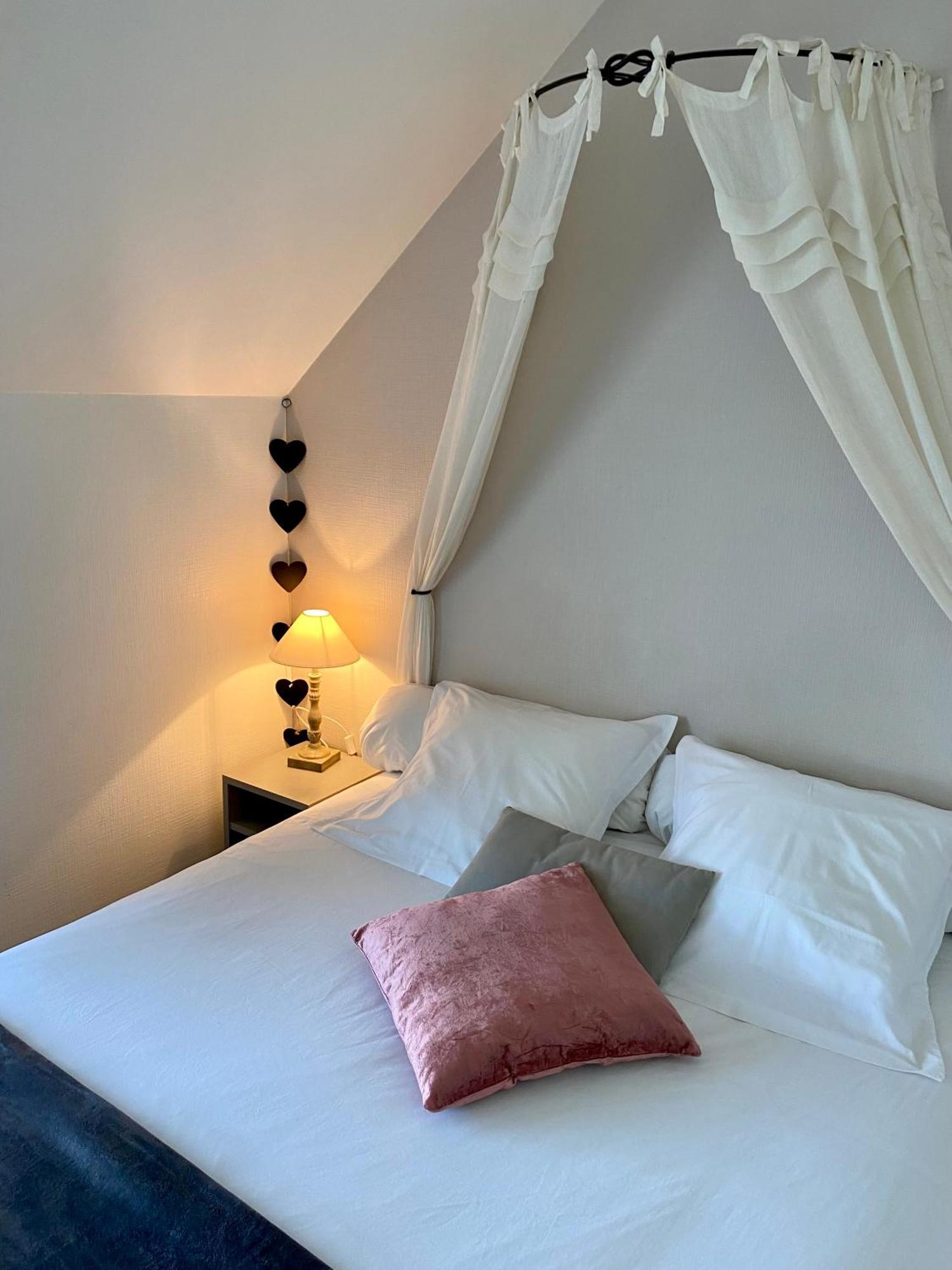 Le Relais De La Hardiesse 6Km Mont St Michel - Chambres Doubles - Suite Spa Privatif クルティル エクステリア 写真