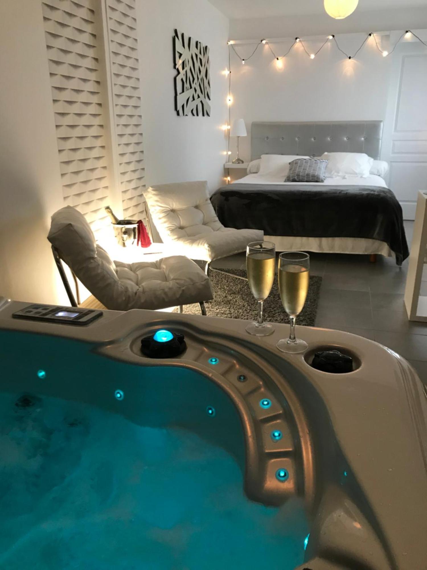 Le Relais De La Hardiesse 6Km Mont St Michel - Chambres Doubles - Suite Spa Privatif クルティル エクステリア 写真