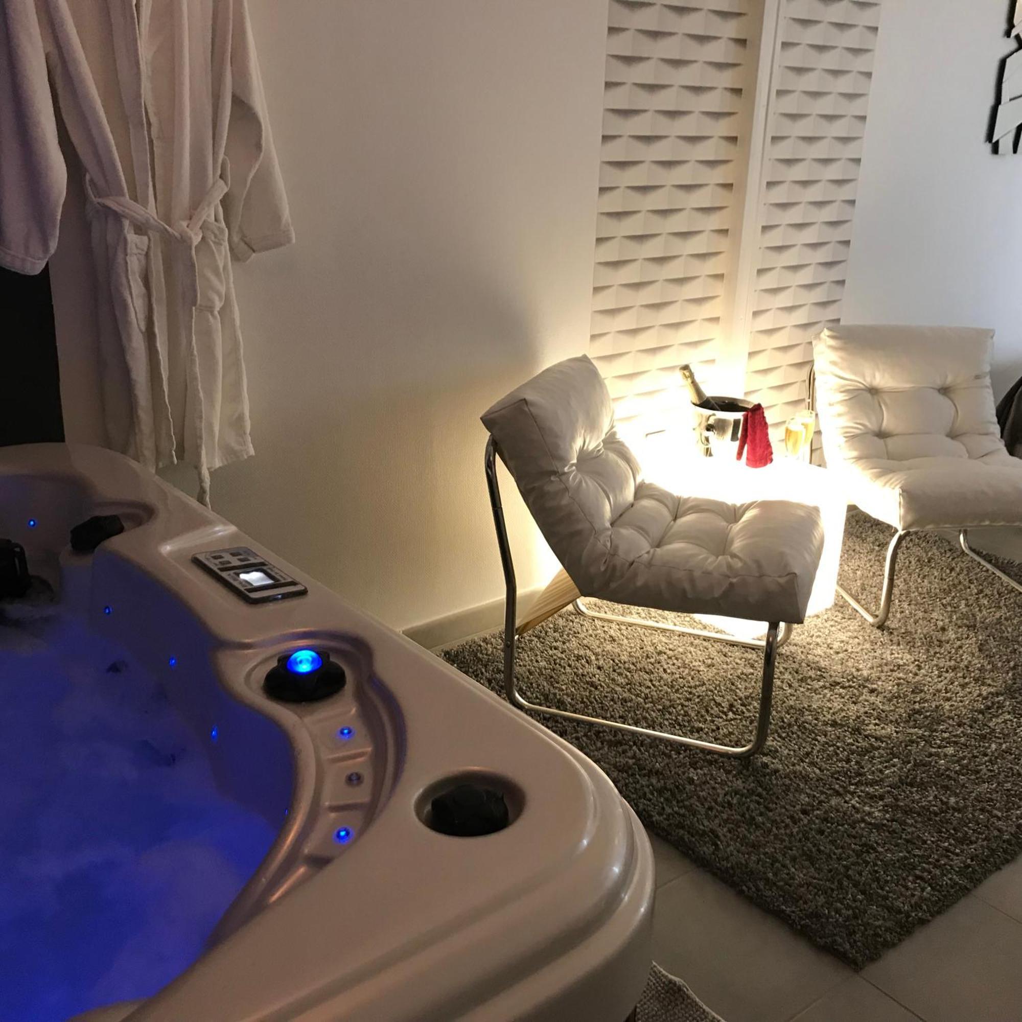 Le Relais De La Hardiesse 6Km Mont St Michel - Chambres Doubles - Suite Spa Privatif クルティル 部屋 写真